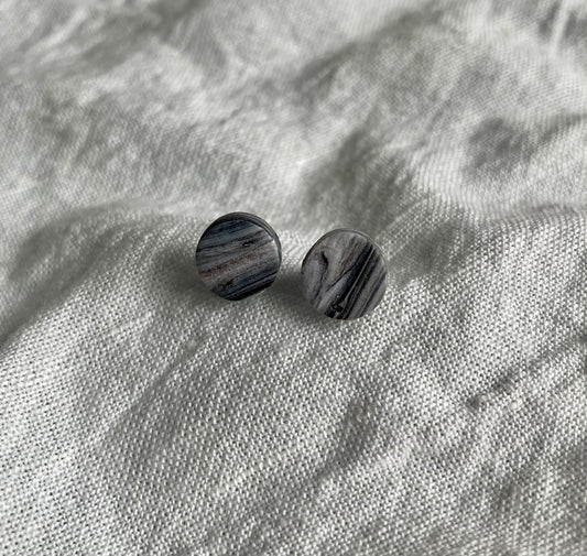 Black swirl mini studs