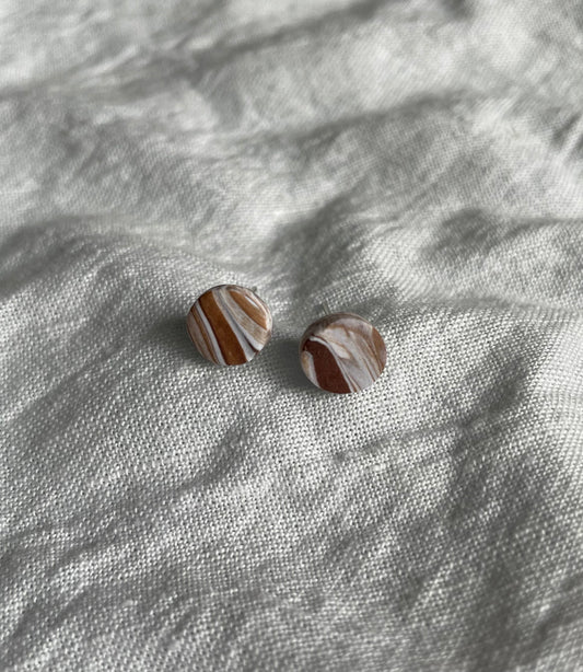 Brown swirl mini studs