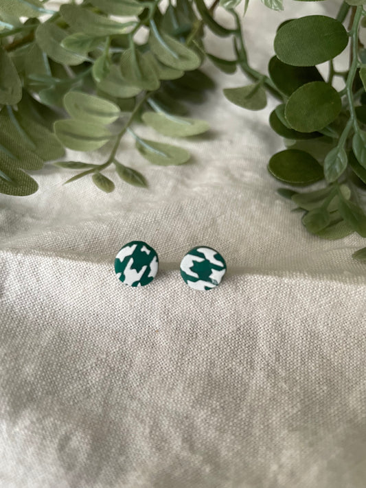 Small Green houndstooth studs